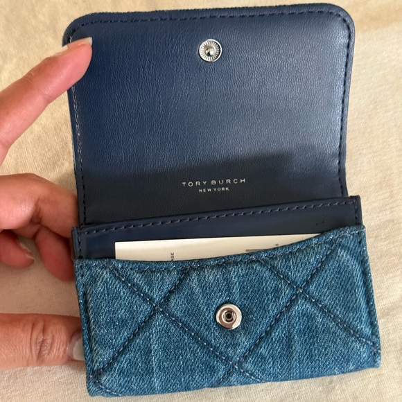 New Tory Burch WILLA DENIM CARD CASE DENIM - Picture 3 of 5